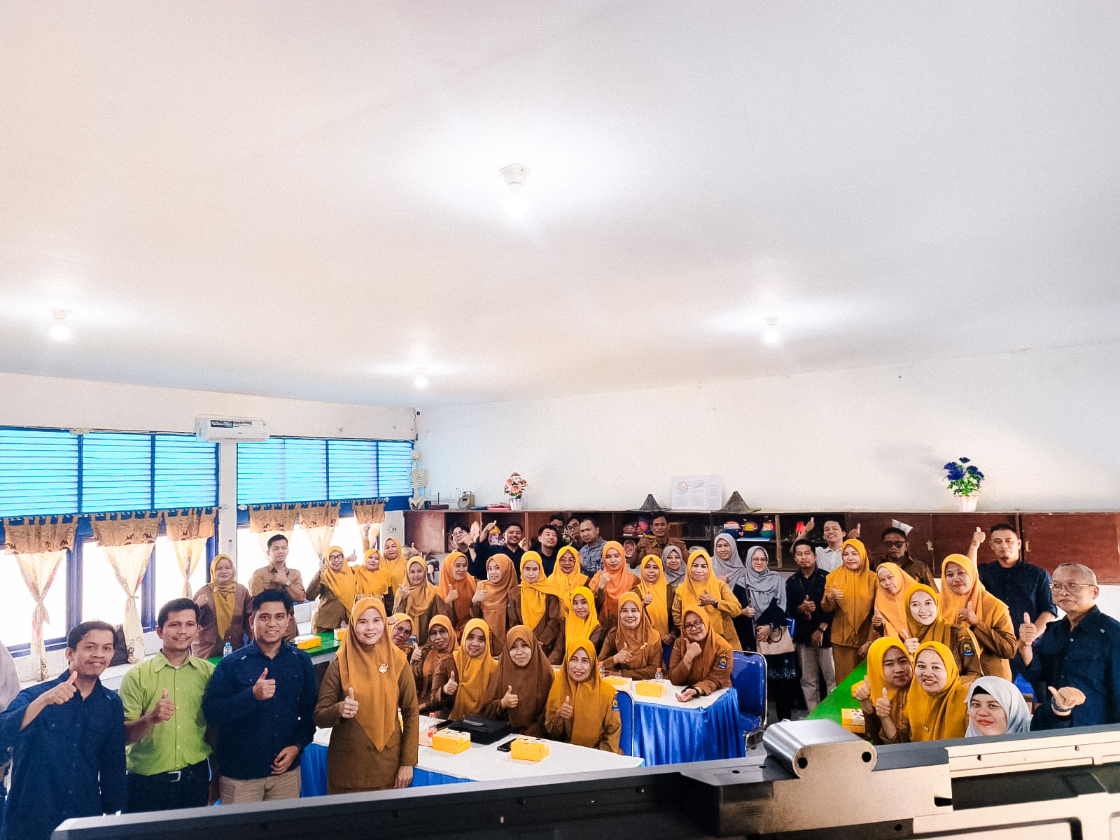 Dosen Bisnis Digital UNM Hadirkan Tiga Program Digitalisasi dalam Pengabdian di SMPN 1 Bangkala
